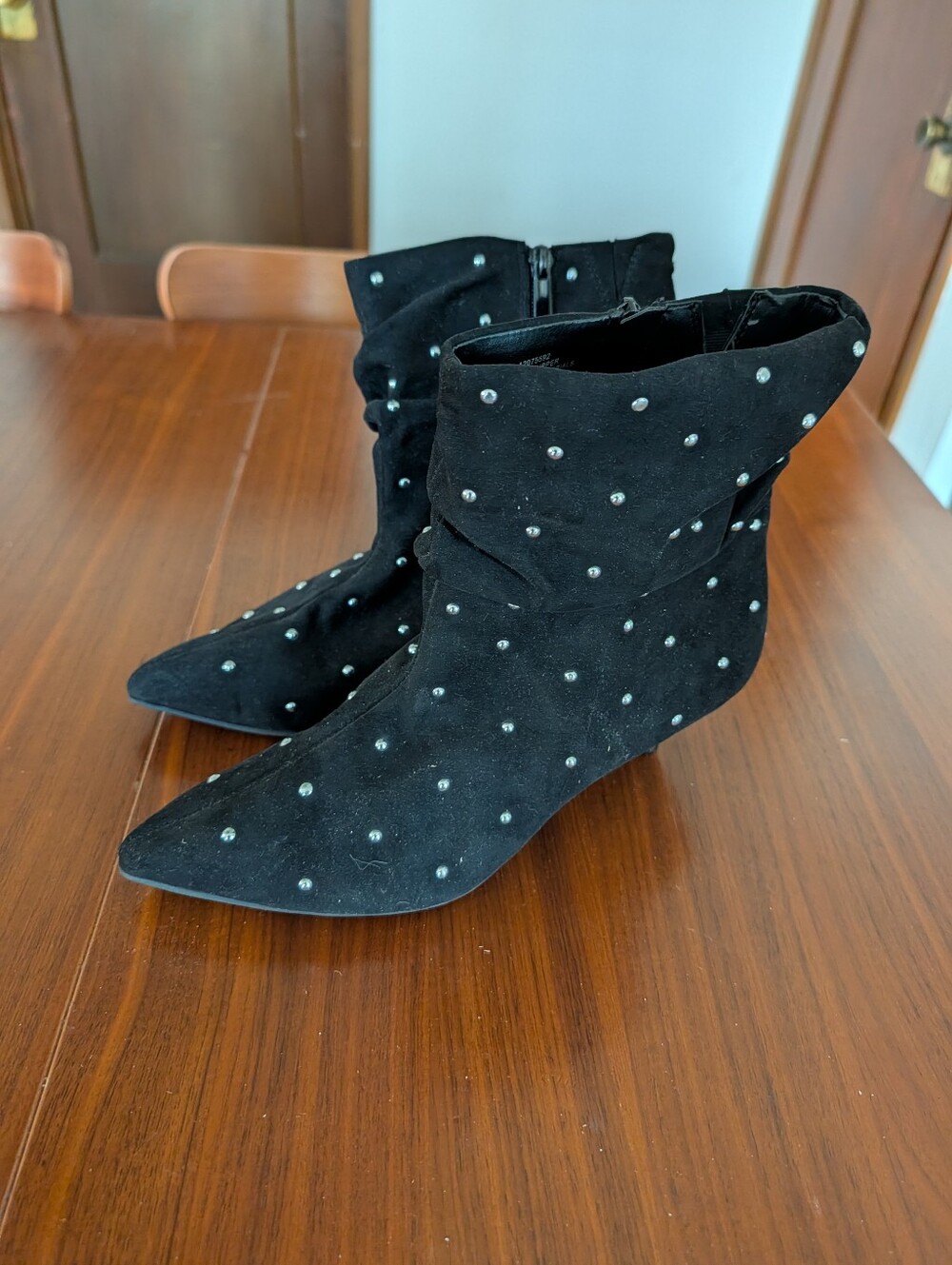 Torrid Black Studded Suede Pointed Toe Ankle Boots Size 9w Pre Owned